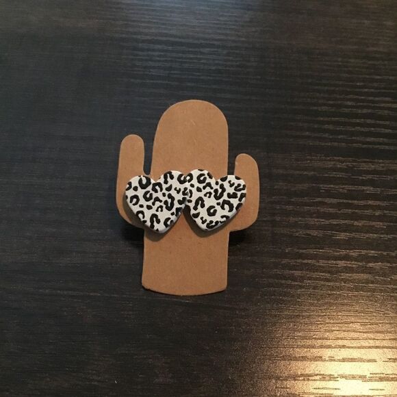 Leopard print heart earrings  - Picture 3 of 3